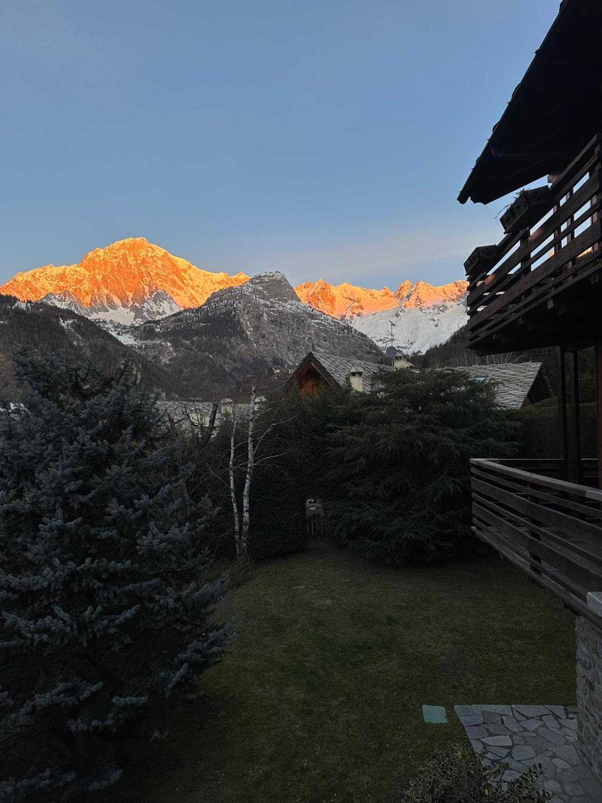 Courmayeur~Navetta Gratuita Per Il Centro+Impianti Zewnętrze zdjęcie